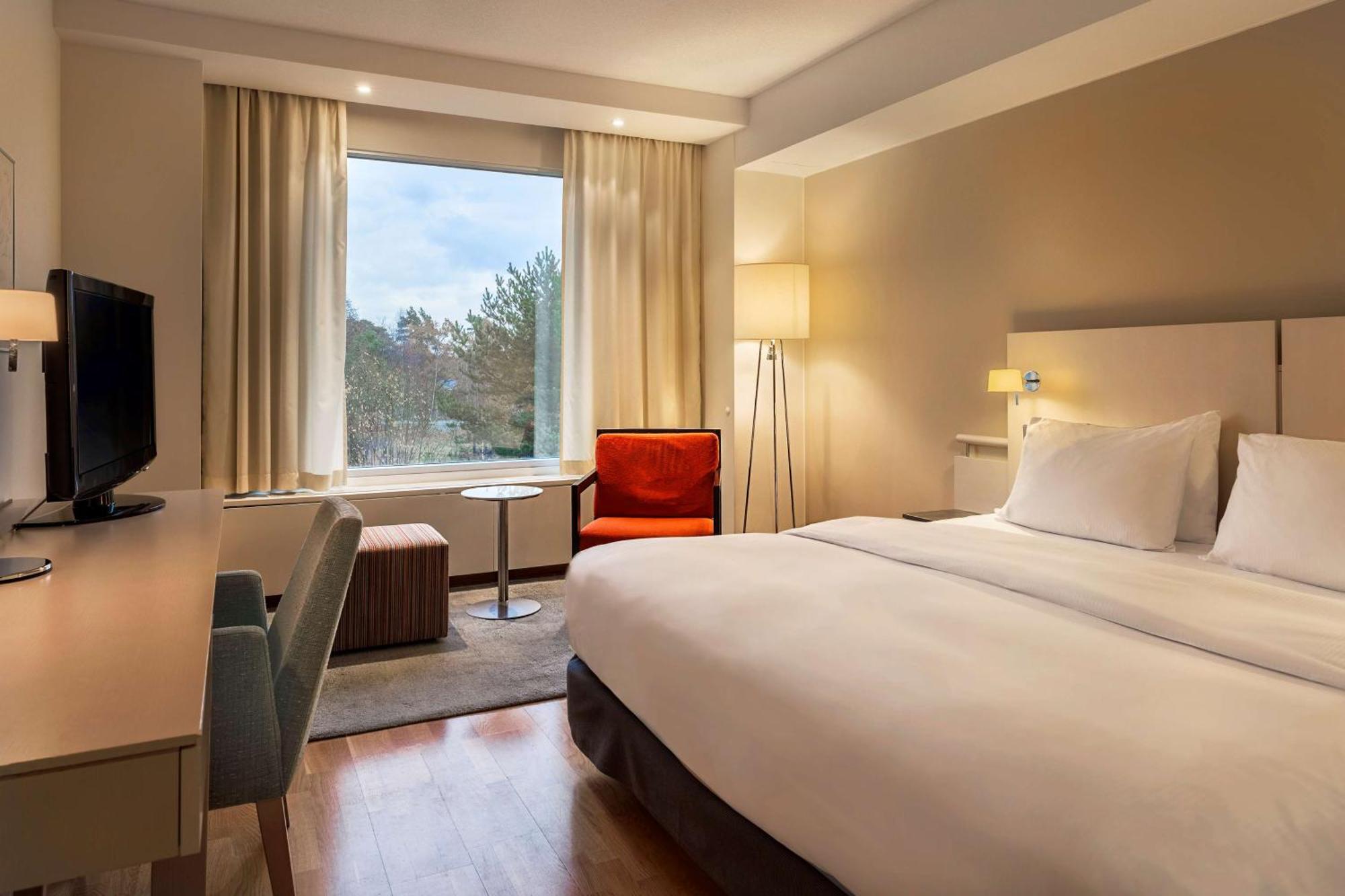 Hotel Hilton Kalastajatorppa 4*