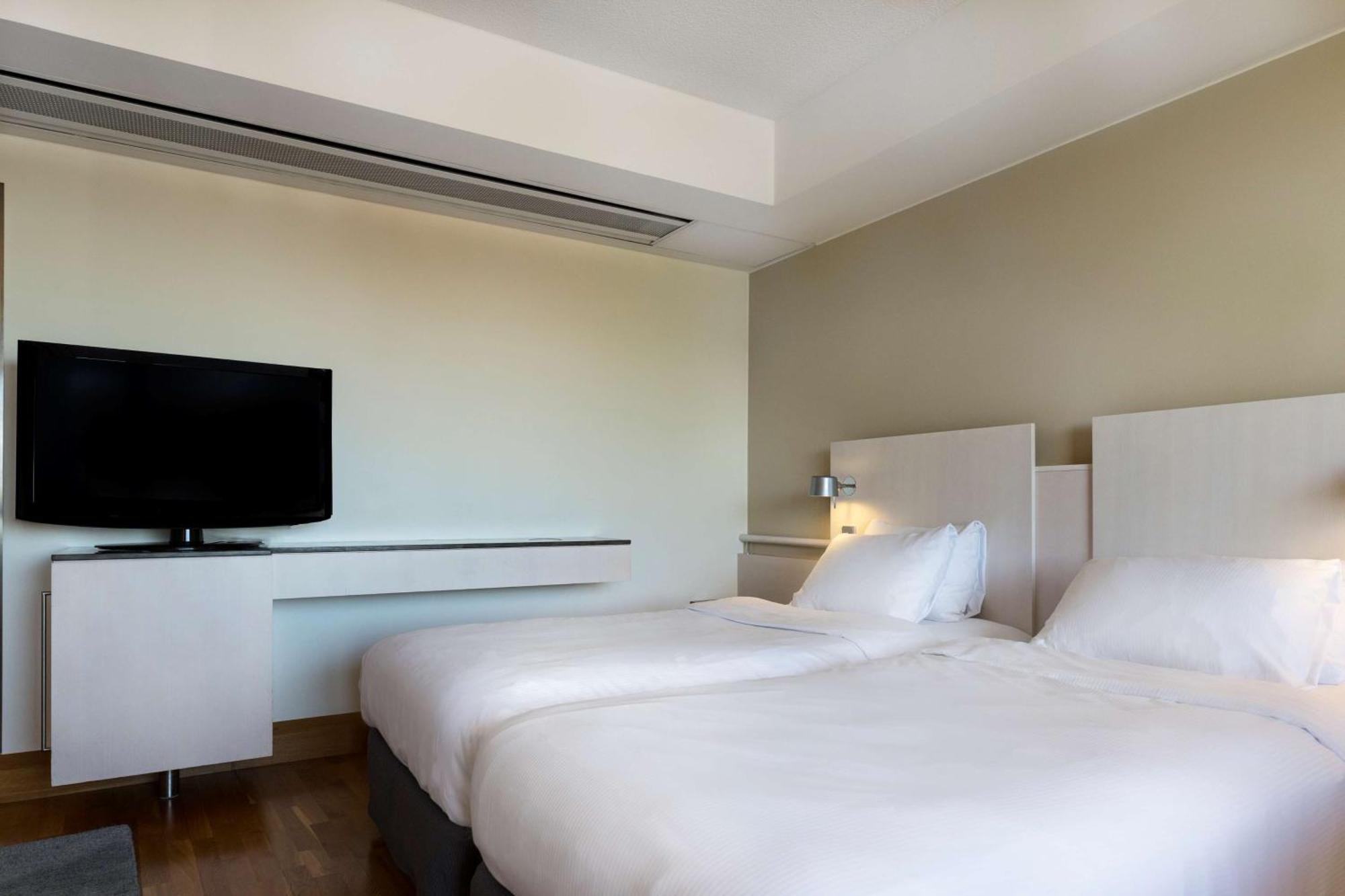 Hotel Hilton Kalastajatorppa 4*